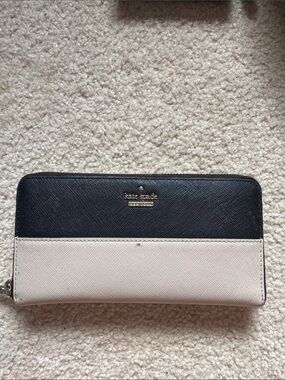 kate spade New York Black and Cream Zip Wallet
